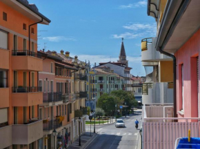 Lounge Del Duca, centralissimo bicamere su due livelli - posto auto a richesta